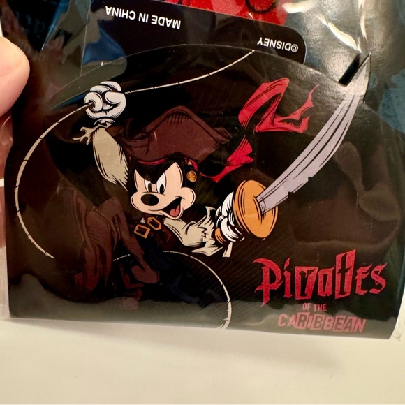 NWT. Disney 4 pin set plus lanyard. Pirates of the Caribbean theme - Picture 7 of 13